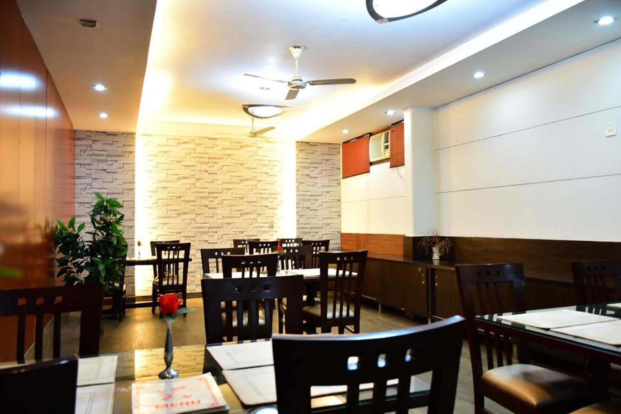 Hotel Windsor Castle Cyber City Gurgaon Dış mekan fotoğraf
